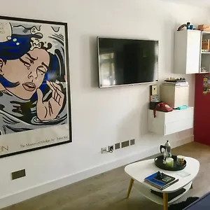 Apartment Lovely 1 Bed Cosy With Shard View, London
